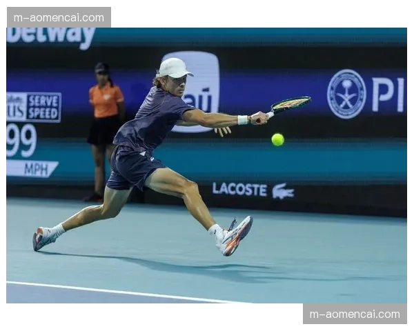 迈阿密赛遭遇强降雨，多个室外球场赛程积压严重