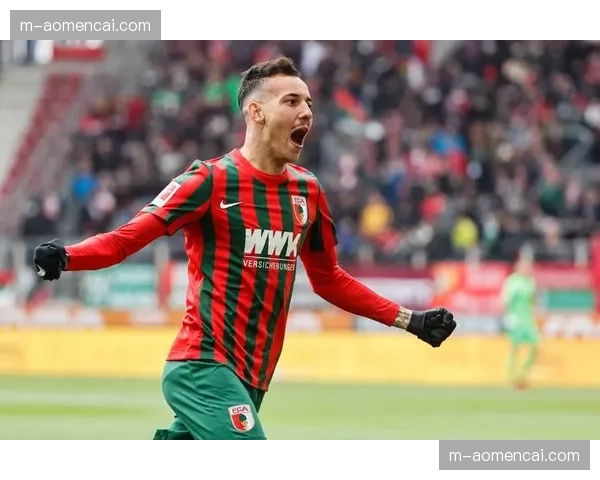 分析:低位防守趋势下,传统“10号位”球员在德甲的生存空间受到挤压。 分析:低位防守趋势下,传统“10号位”球员在德甲的生存空间受到挤压。